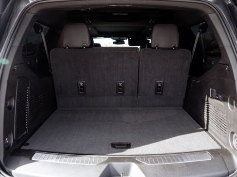 Used 2025 Chevrolet Suburban RST w/ Comfort Package image 9