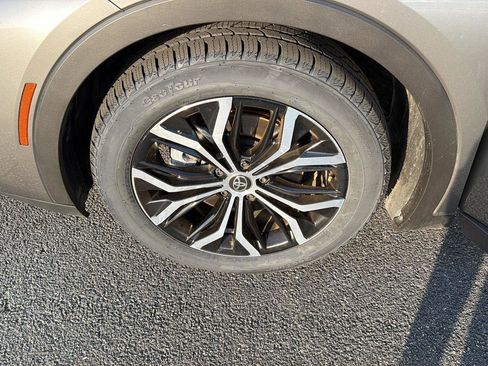 Certified 2025 Toyota Crown XLE image 35