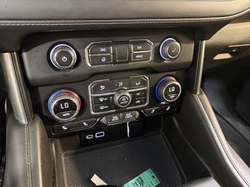 Used 2022 Chevrolet Tahoe Z71 AWD/4WD image 18