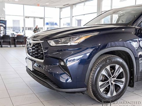 Used 2021 Toyota Highlander XLE AWD/4WD image 5