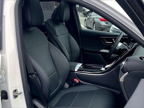 Used 2025 Mercedes-Benz GLC 300 4MATIC image 7