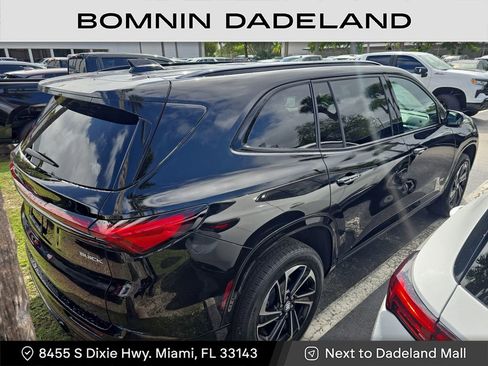 Used 2025 Buick Enclave Sport Touring image 4