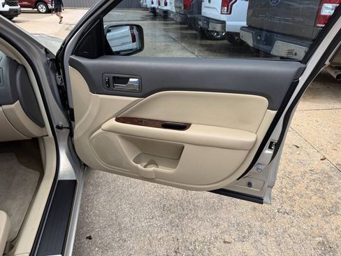 Used 2010 Ford Fusion SEL FWD image 11