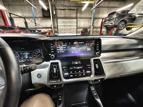 Certified 2023 Kia Sorento EX image 14