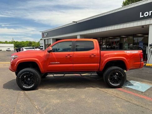 Used 2017 Toyota Tacoma TRD Sport w/ Tow Package (A/T) AWD/4WD image 10