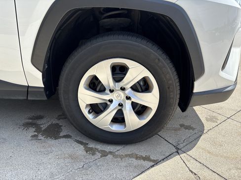 Used 2022 Toyota RAV4 LE FWD image 35