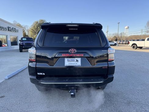 Used 2023 Toyota 4Runner SR5 Premium image 4
