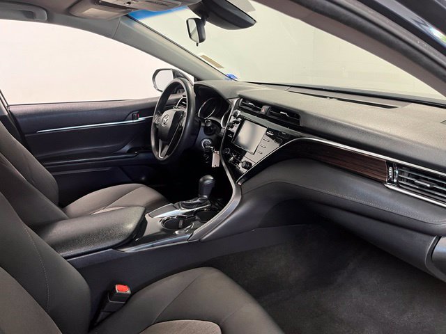 Used 2018 Toyota Camry LE FWD image 11