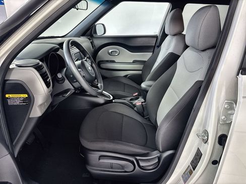 Used 2019 Kia Soul FWD image 13