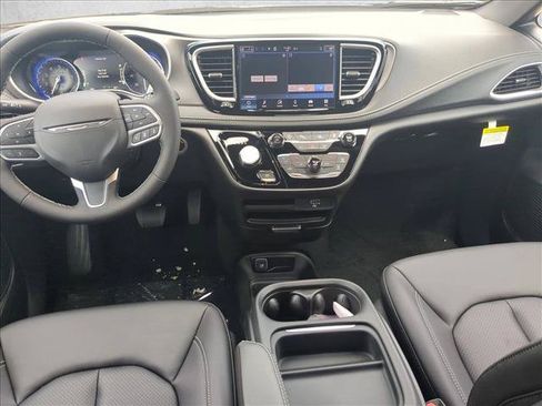 New 2027 Chrysler Pacifica Select FWD image 15