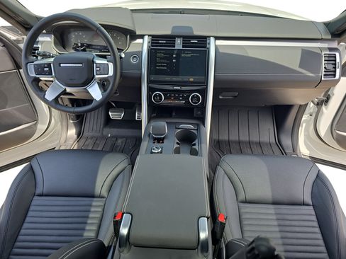 Certified 2025 Land Rover Discovery Dynamic SE AWD/4WD image 9