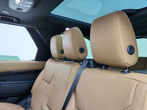 Used 2023 Land Rover Discovery S R-Dynamic image 32