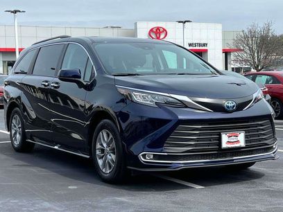 Certified 2022 Toyota Sienna XLE