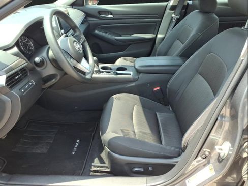 Used 2025 Nissan Altima 2.5 SV FWD image 16