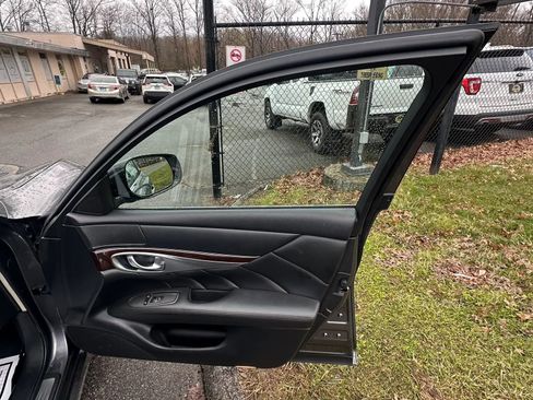 Used 2017 INFINITI Q70 L 3.7 image 34