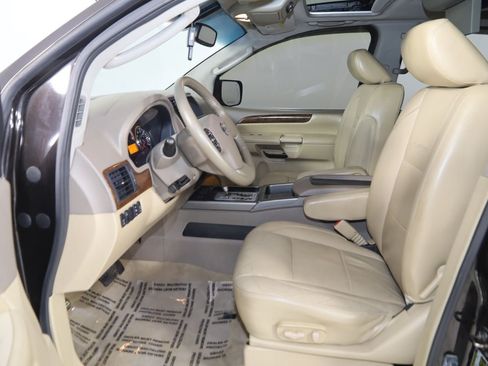Used 2011 Nissan Armada Platinum w/ 2nd Row Captain Seat Pkg AWD/4WD image 12