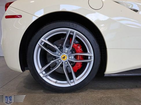 Used 2018 Ferrari 488 Spider image 43