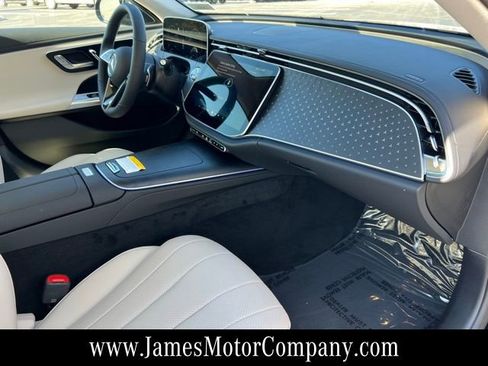 New 2026 Mercedes-Benz E 350 4MATIC Sedan image 9