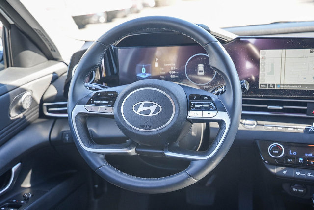 Certified 2025 Hyundai Elantra SEL FWD image 18