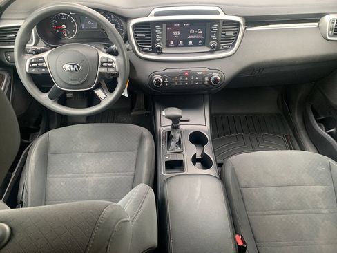 Used 2020 Kia Sorento FWD V6 image 16