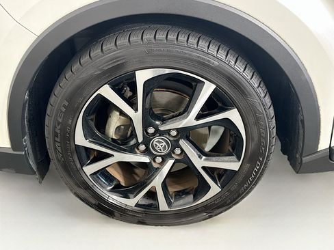 Used 2018 Toyota C-HR XLE FWD image 11