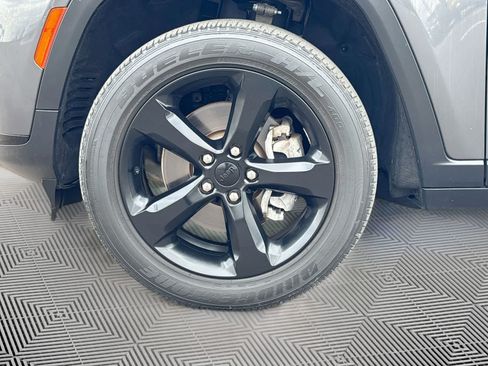 Used 2021 Jeep Grand Cherokee L Laredo RWD image 32