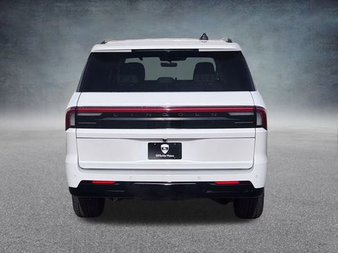New 2026 Lincoln Navigator Reserve image 6