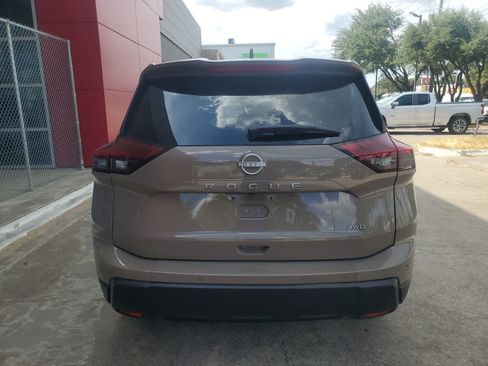 Used 2025 Nissan Rogue SV AWD/4WD image 5