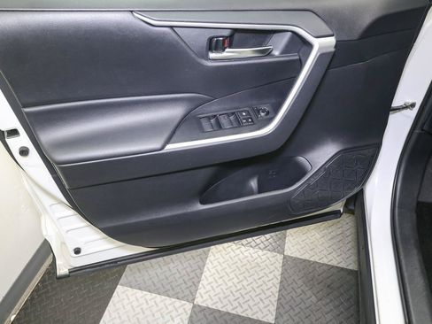 Used 2020 Toyota RAV4 XLE AWD/4WD image 39