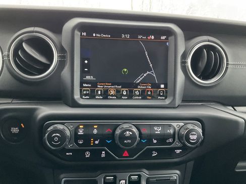 Used 2018 Jeep Wrangler Unlimited Sahara image 3