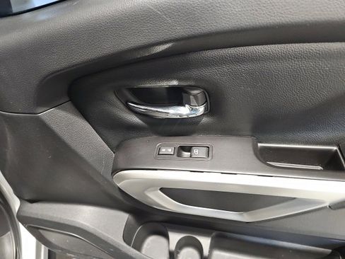 Used 2021 Nissan Titan SV w/ SV Convenience Package image 25