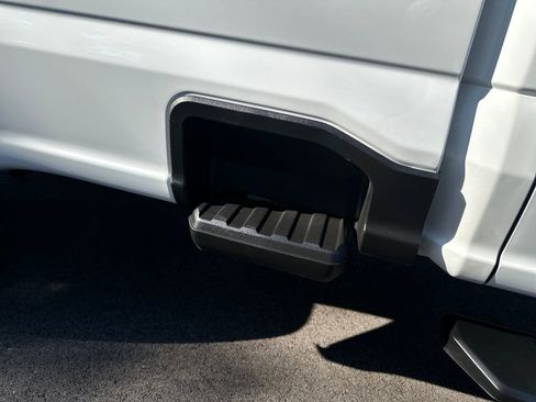 Used 2024 Ford F250 XLT image 12