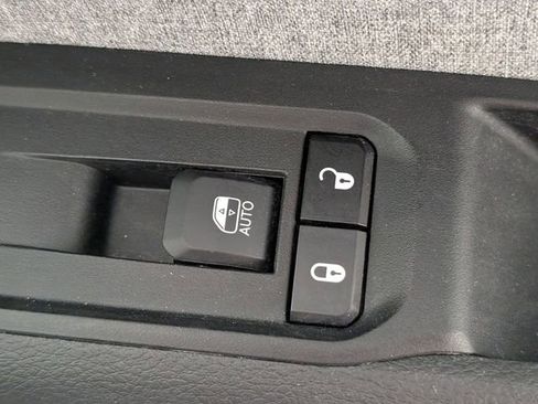 Used 2023 Jeep Compass Sport image 32