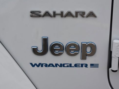 Used 2023 Jeep Wrangler Unlimited Sahara w/ Cold Weather Group image 12