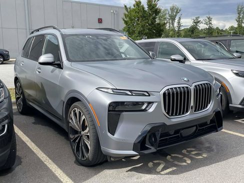 Used 2023 BMW X7 xDrive40i w/ M Sport Package AWD/4WD image 1