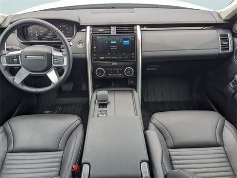 Used 2024 Land Rover Discovery S image 19