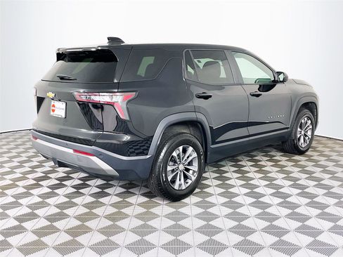 Used 2026 Chevrolet Equinox LT FWD image 9