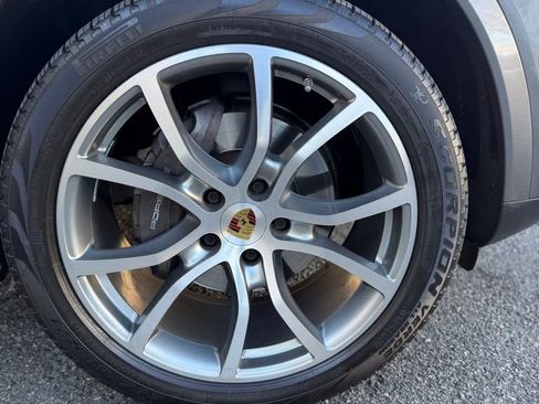 Used 2020 Porsche Cayenne image 27