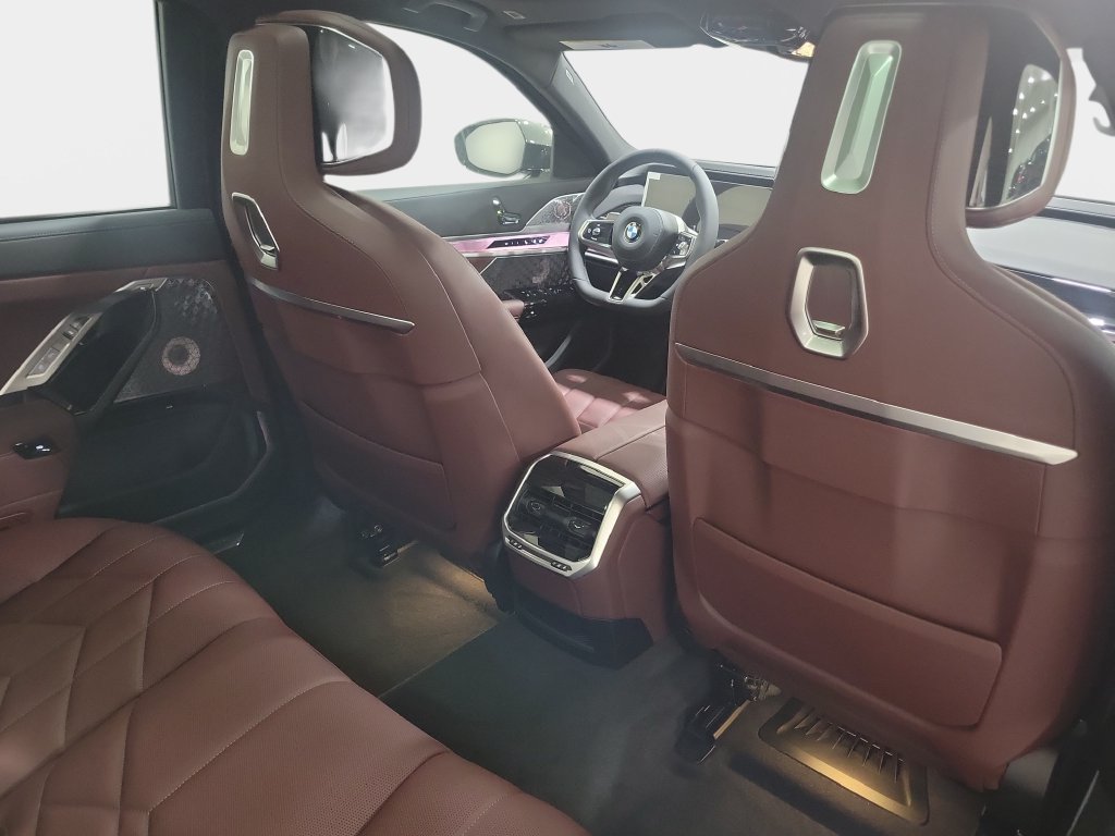 New 2026 BMW 740i w/ Executive Package RWD image 11