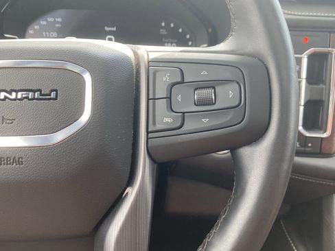 Used 2023 GMC Yukon Denali Ultimate image 13