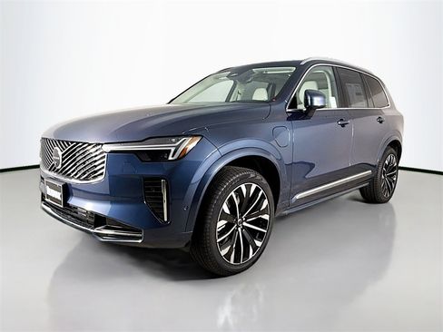 New 2026 Volvo XC90 T8 Ultra w/ Protection Package Premier image 3