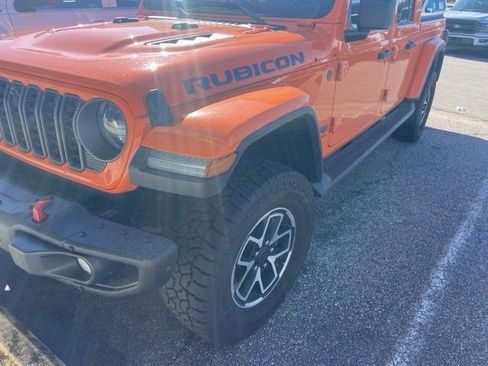 Used 2025 Jeep Gladiator Rubicon image 2