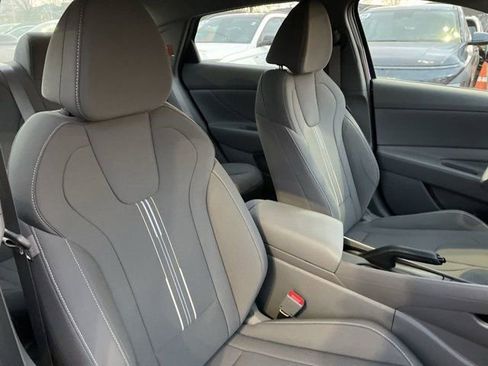 Used 2023 Hyundai Elantra SEL w/ Cargo Package image 10