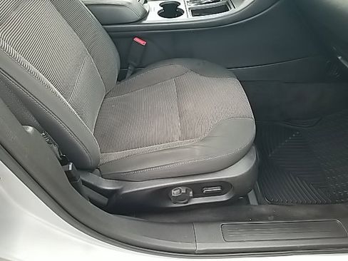 Used 2018 Ford Taurus SEL image 33