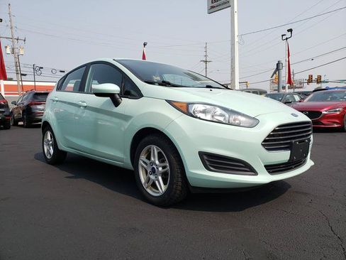 Used 2017 Ford Fiesta SE FWD image 1