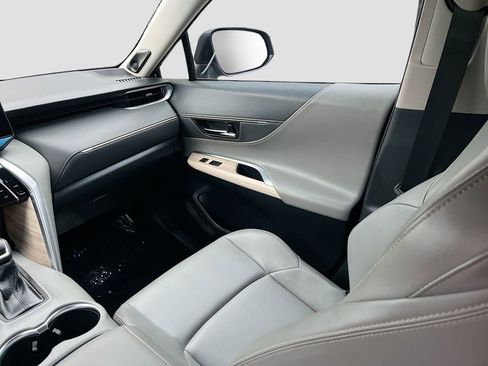 Used 2024 Toyota Venza XLE AWD/4WD image 24