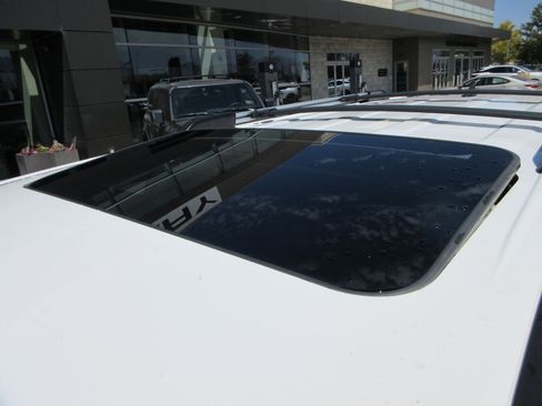 Used 2022 Toyota 4Runner SR5 Premium w/ Moonroof Package AWD/4WD image 15