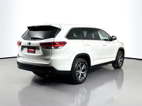 Used 2019 Toyota Highlander Plus AWD/4WD image 5