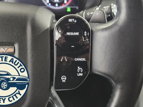 Used 2019 Land Rover Discovery HSE image 13