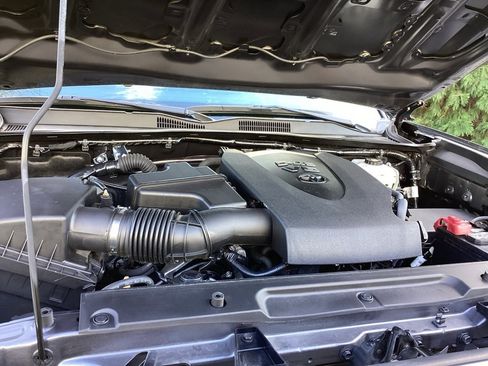 Certified 2023 Toyota Tacoma TRD Off-Road image 24